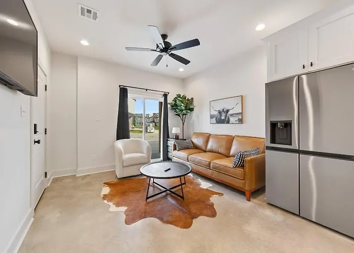 Apartment Creole House/king Bed/relax In Cajun Comfort!